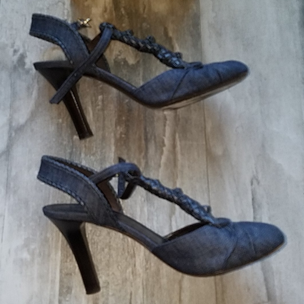 Fendi T-Strap Sandals - Picture 2 of 13